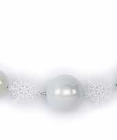 1x witte decoratie kerstslinger met ballen en kerst sneeuwvlokken 116 cm